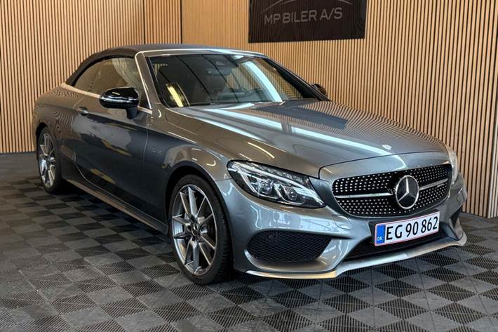 Grå Mercedes C43 fra 2016 set udefra