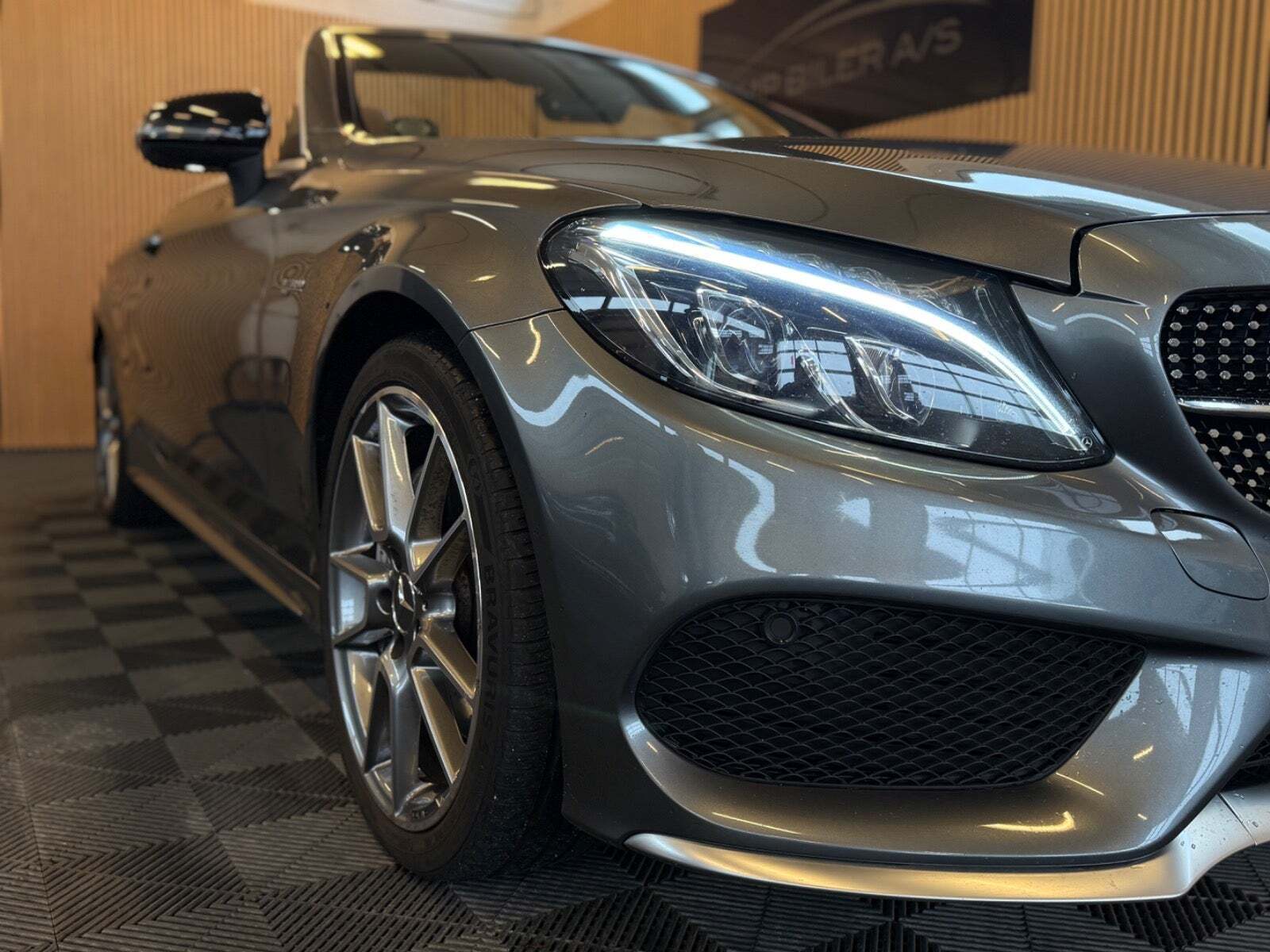 Grå Mercedes C43 fra 2016