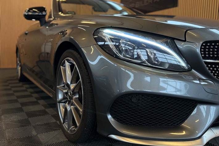 Grå Mercedes C43 fra 2016