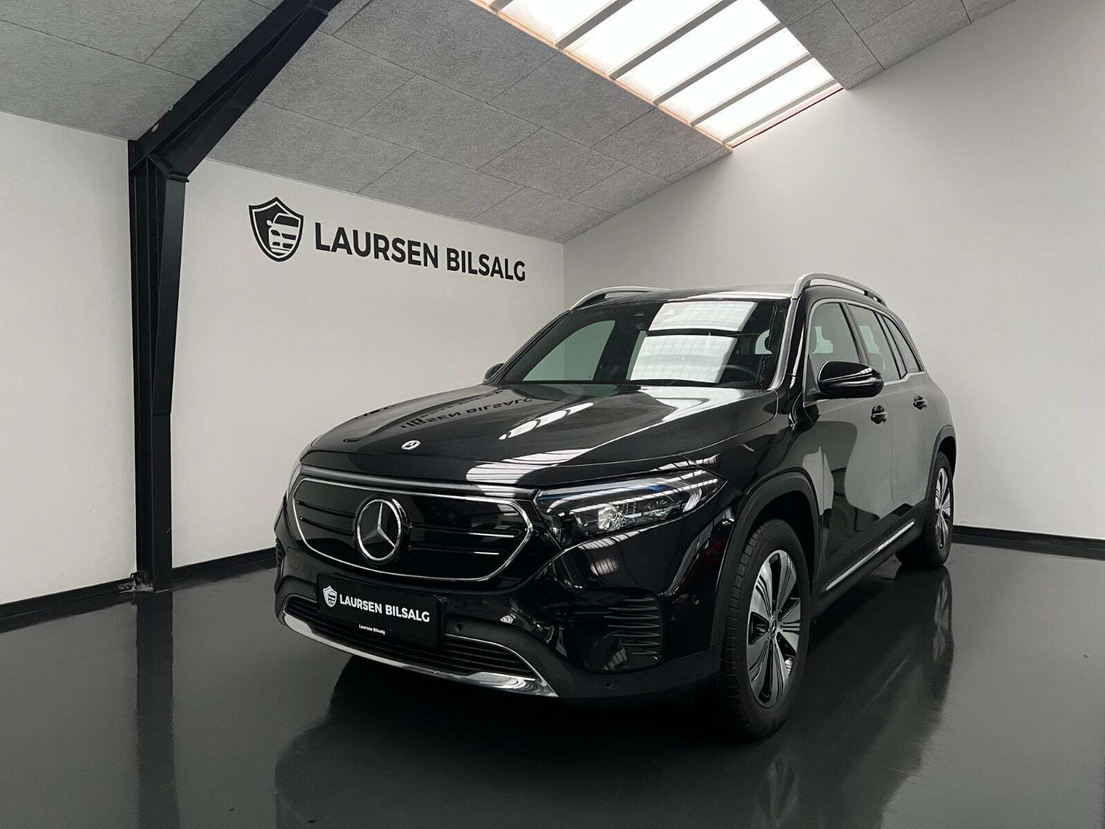 Sort Mercedes EQB250+ fra 2023