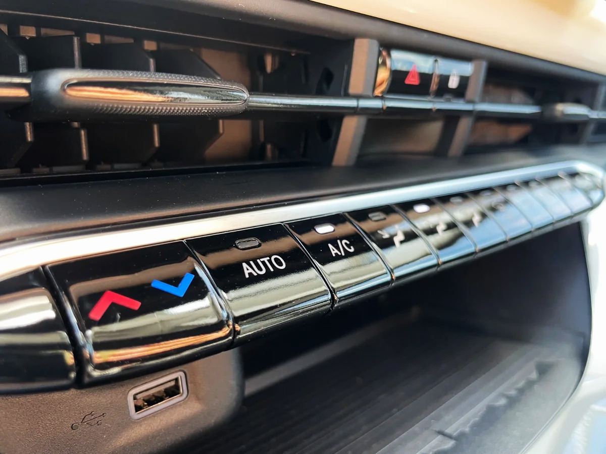 Hvid Fiat 500e fra 2023