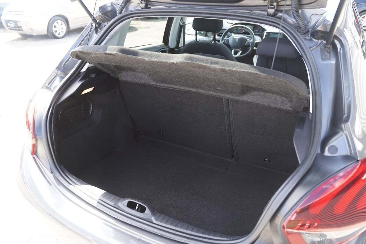 Sort Peugeot 208 fra 2019