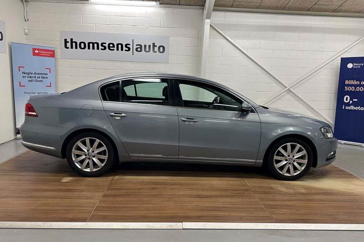 Blå VW Passat fra 2011