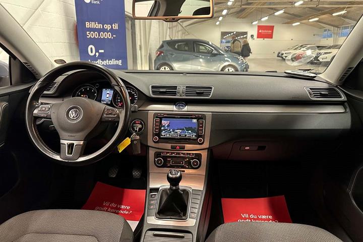 Blå VW Passat fra 2011