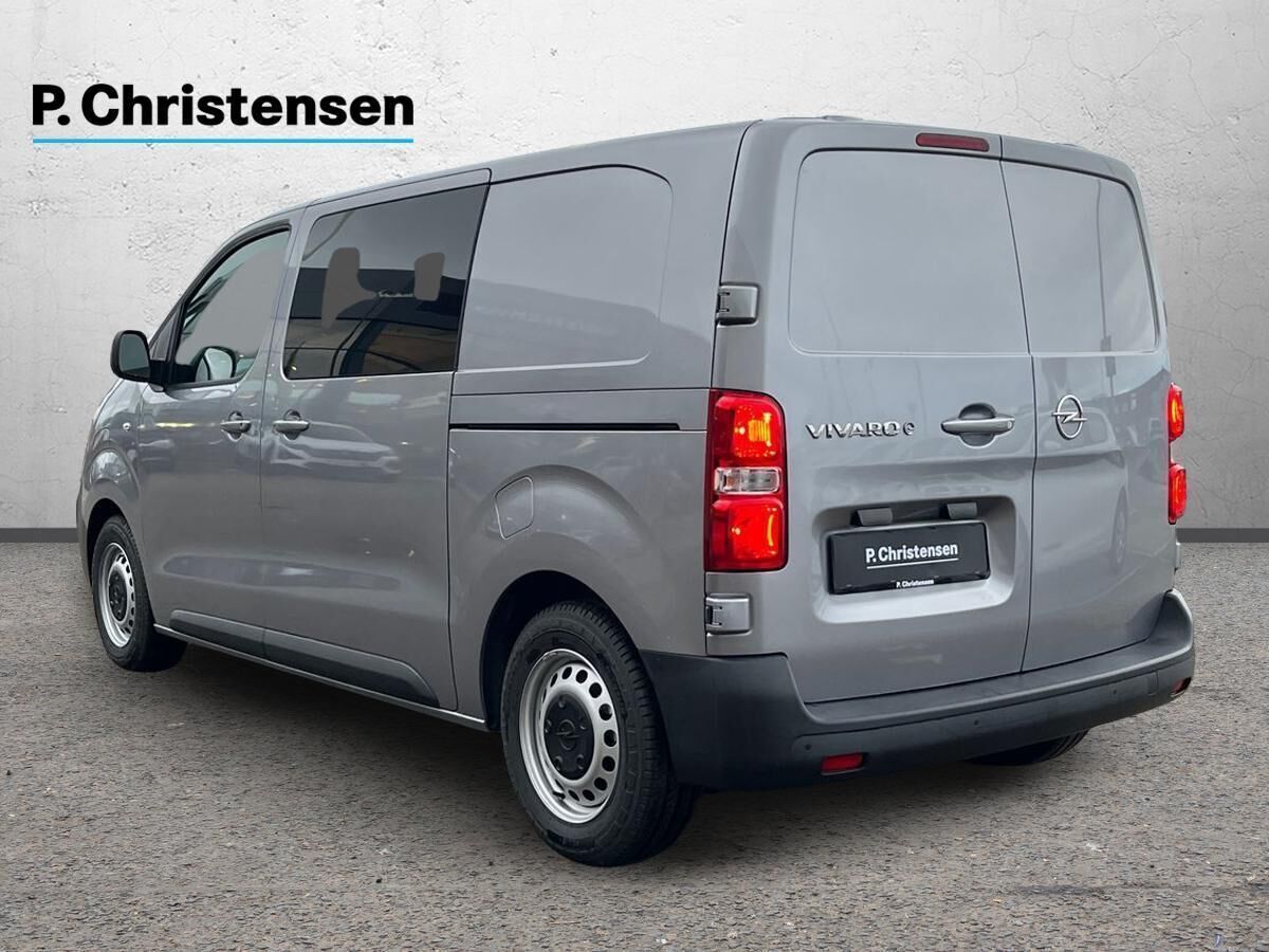 Grå Opel Vivaro-e fra 2023