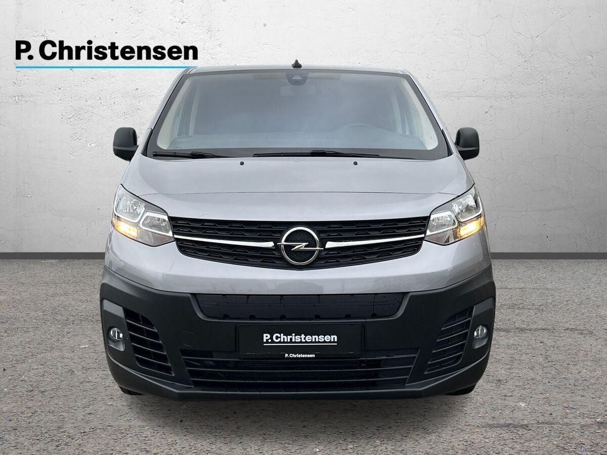 Grå Opel Vivaro-e fra 2023 set udefra