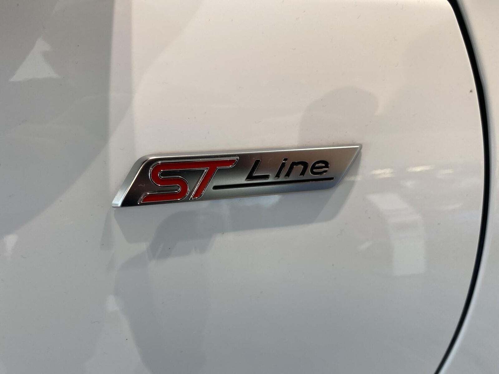 Hvid Ford Kuga fra 2025