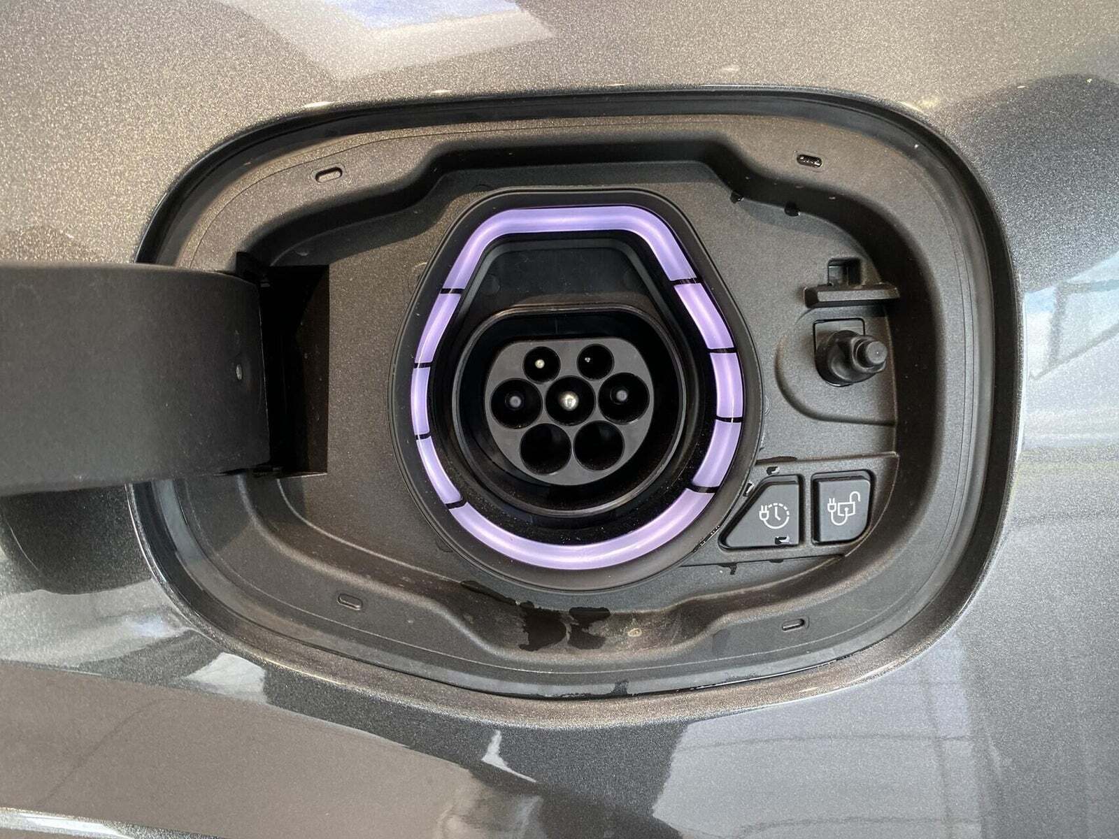 Grå Ford Kuga fra 2025