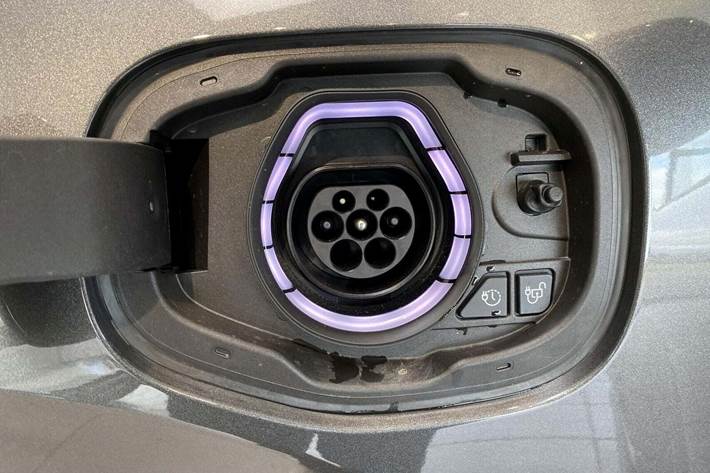 Grå Ford Kuga fra 2025