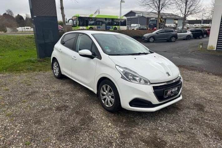 undefined Peugeot 208 fra 2017 set udefra