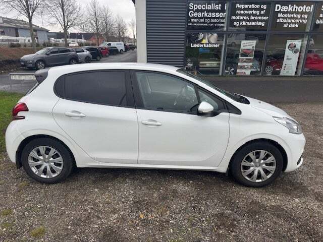 Peugeot 208 1,2 VTi 82 Chili Sky