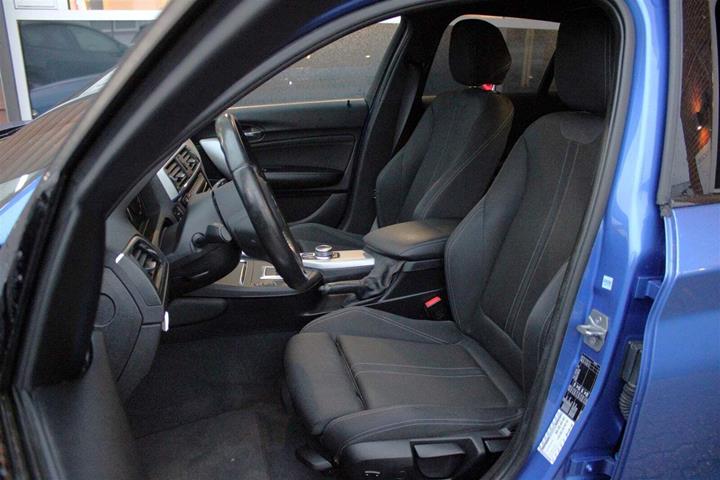Blå BMW 118d fra 2019