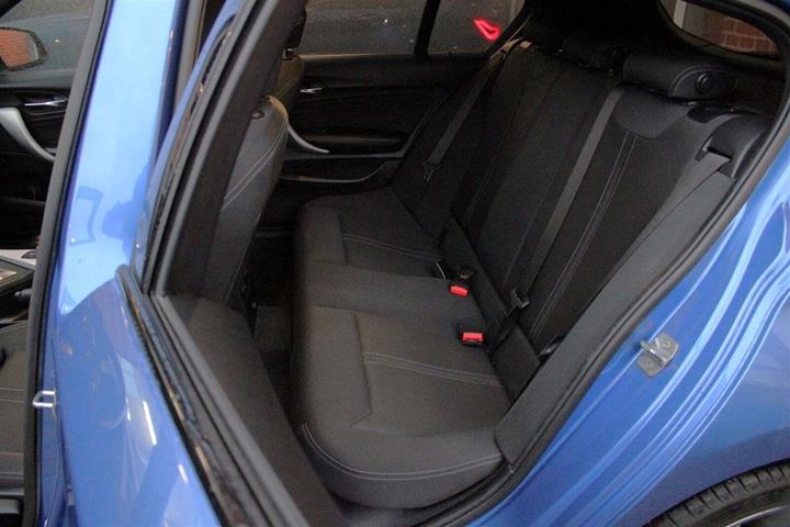 Blå BMW 118d fra 2019