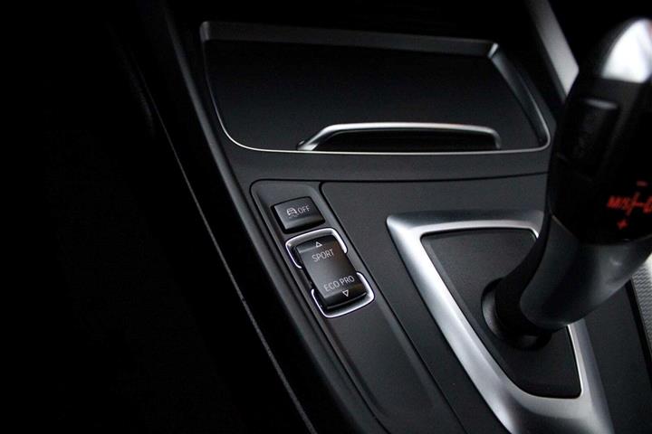 Blå BMW 118d fra 2019
