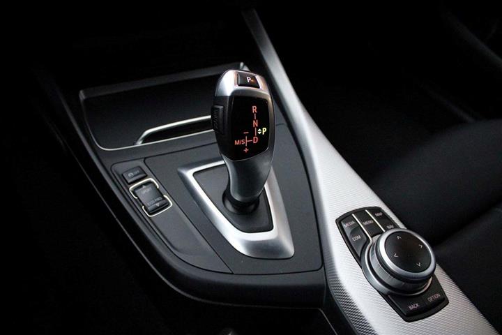 Blå BMW 118d fra 2019