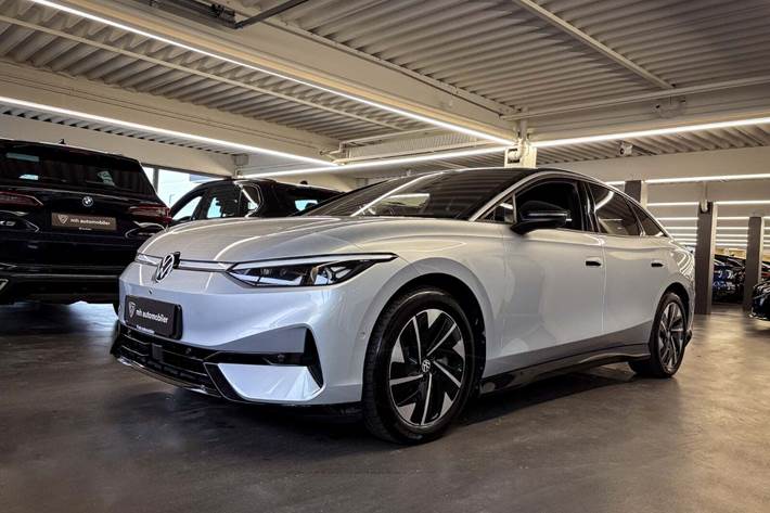 Sølv VW ID.7 fra 2024 set udefra