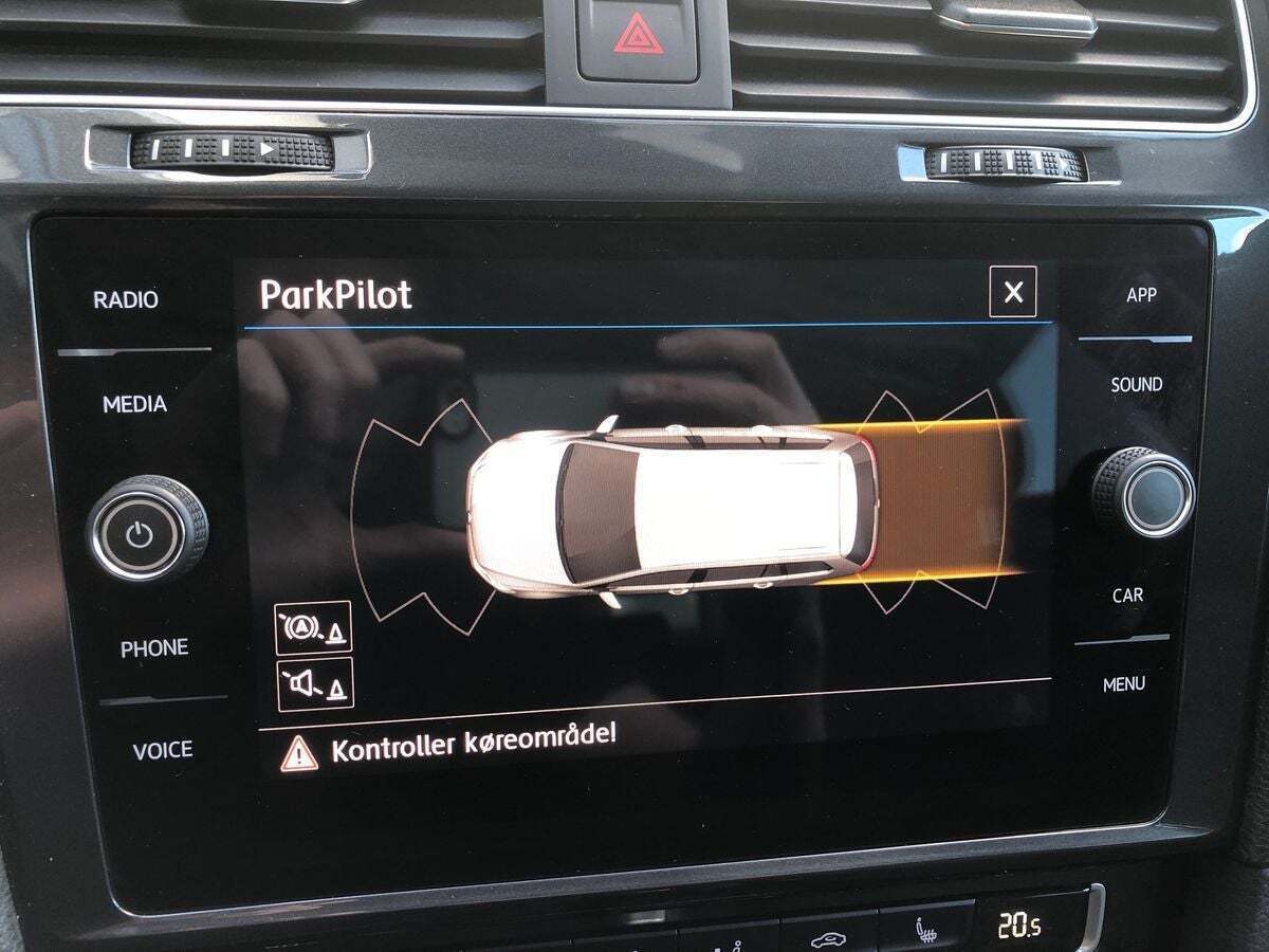 Grå VW Golf VII fra 2019