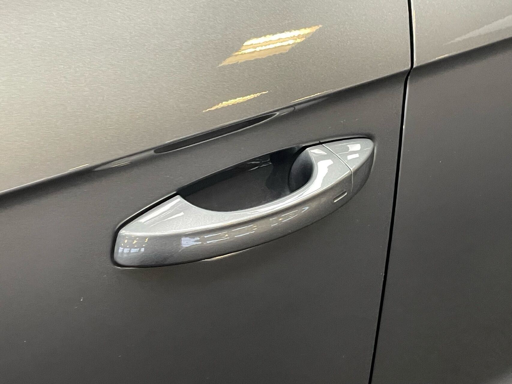 Grå VW T-Roc fra 2021