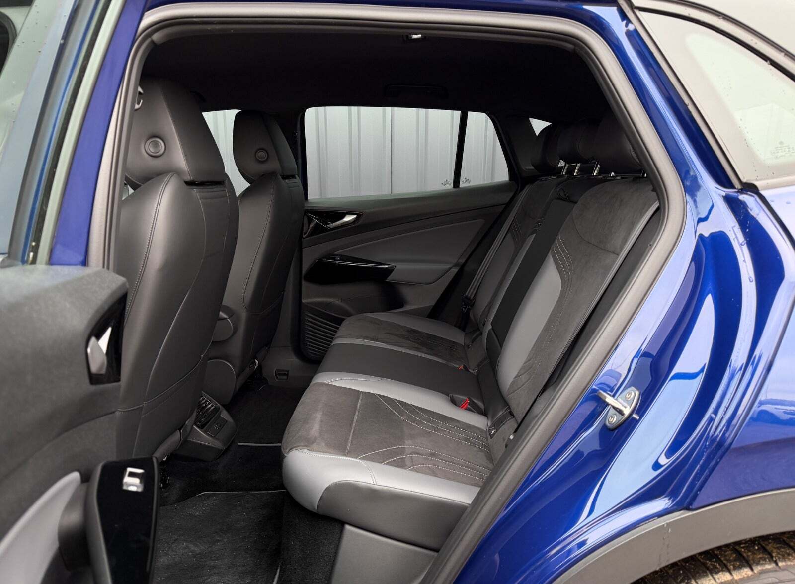 Blå VW ID.4 fra 2023