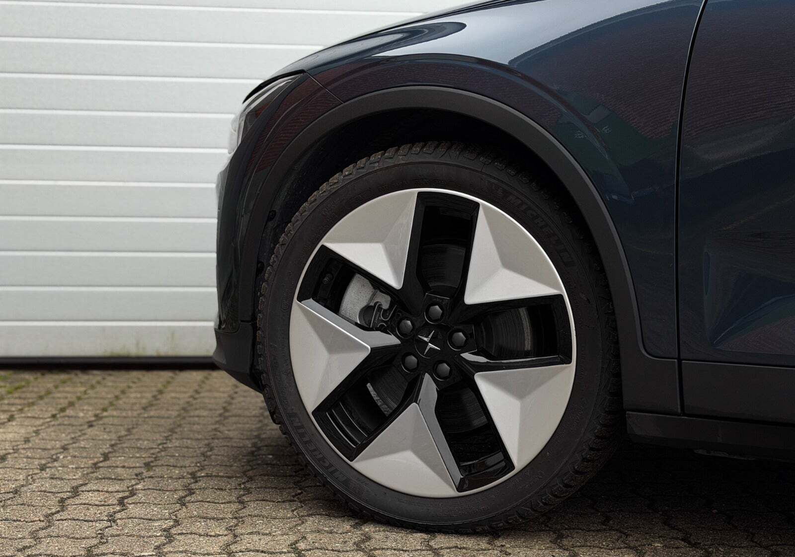 Blå Polestar 2 fra 2023