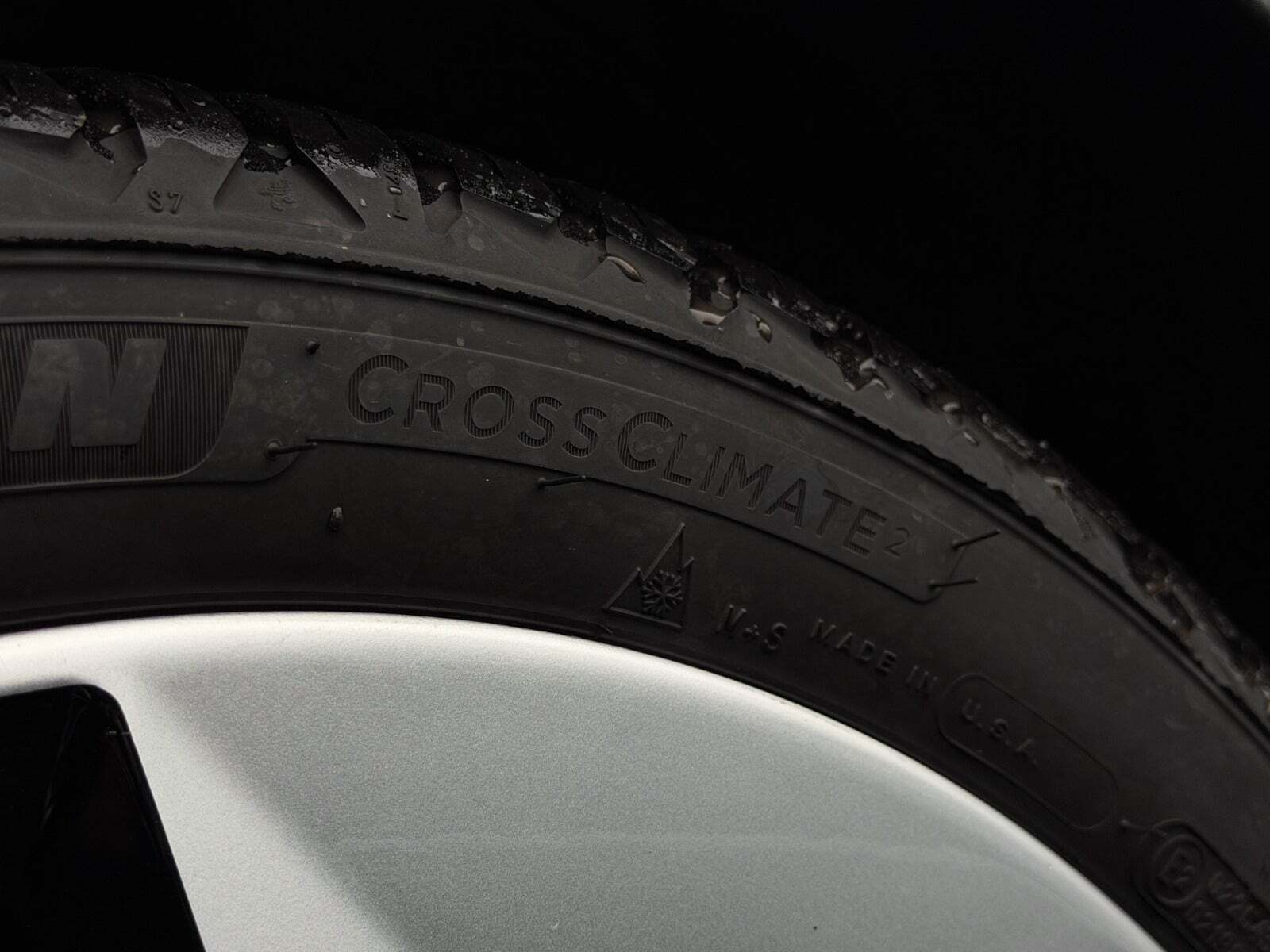 Blå Polestar 2 fra 2023