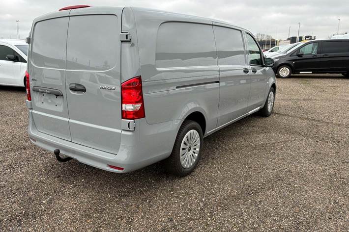 Grå Mercedes Vito 114 fra 2025