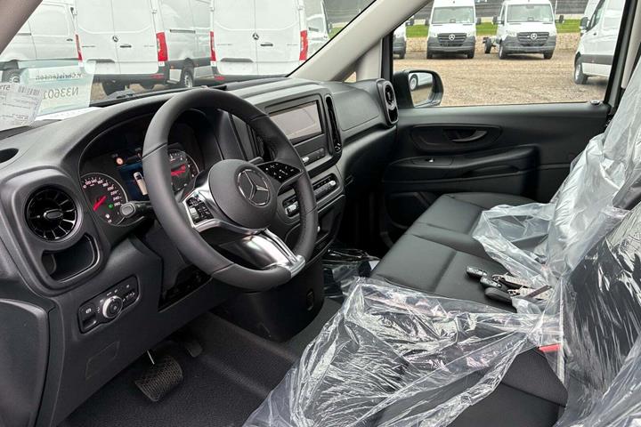 Grå Mercedes Vito 114 fra 2025