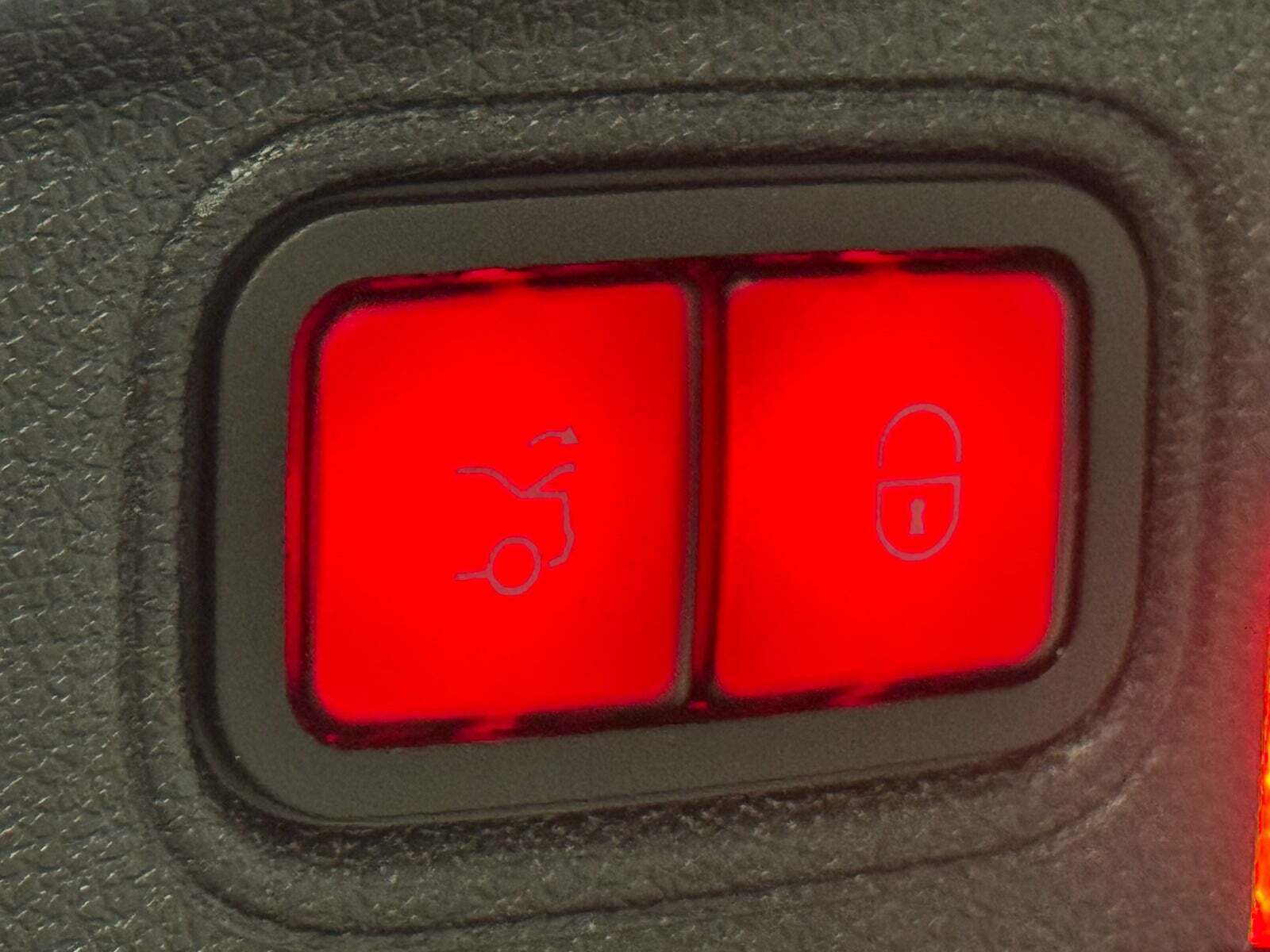 Grå Mercedes C63 fra 2017