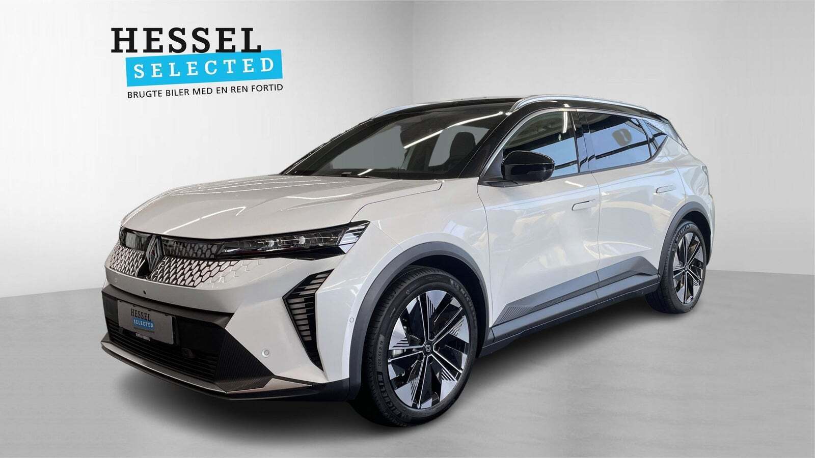 Hvid Renault Scenic E-Tech fra 2024 set udefra