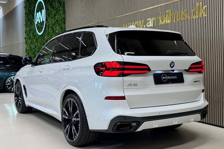 Hvid BMW X5 fra 2024