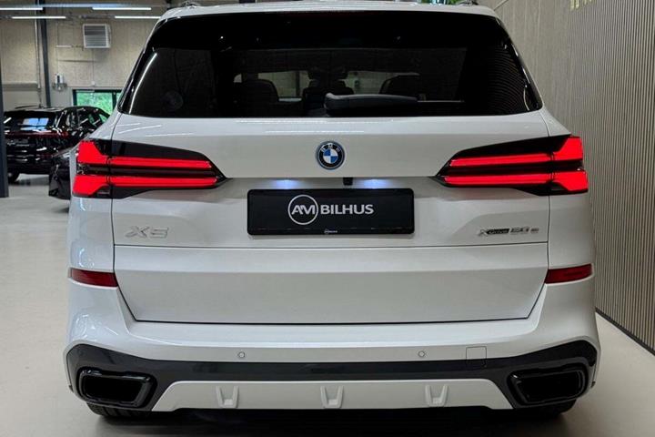 Hvid BMW X5 fra 2024