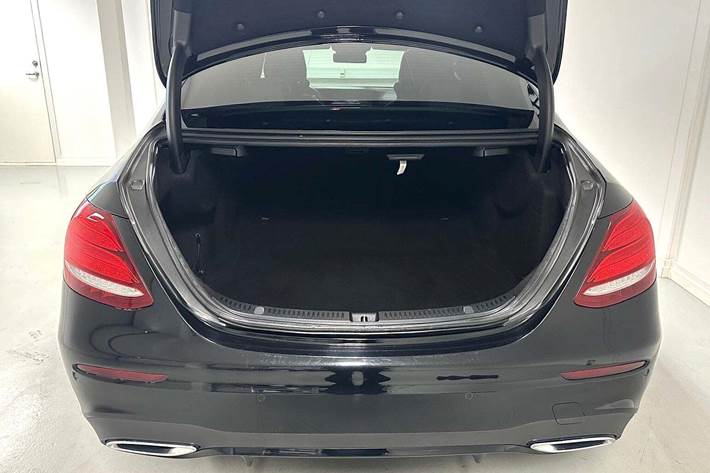 Sort Mercedes E220 d fra 2017