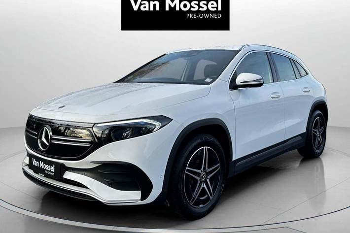 Hvid Mercedes EQA250 fra 2023 set udefra