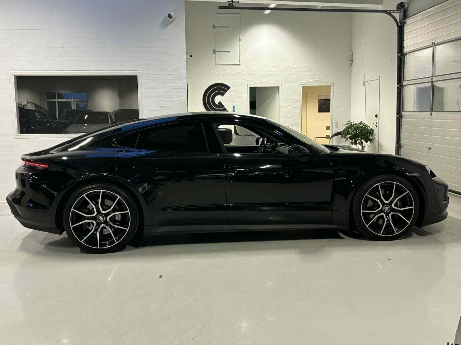 Porsche Taycan Performance+