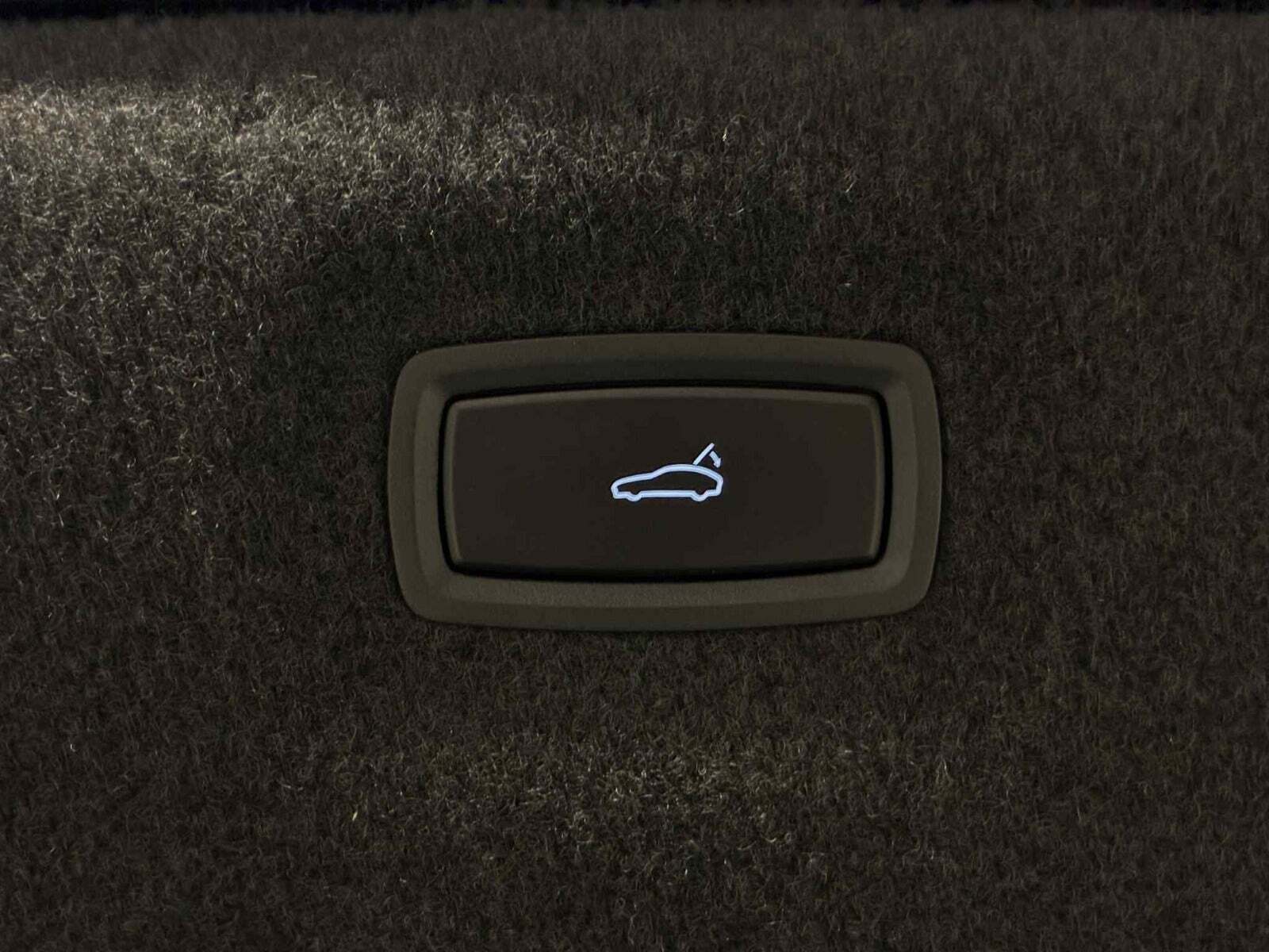 Sort Porsche Taycan fra 2023