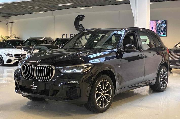 Sort BMW X5 fra 2021 set udefra