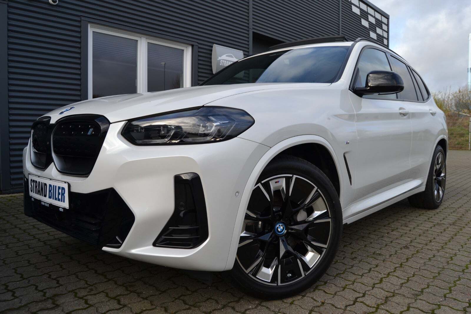 Hvid BMW iX3 fra 2024