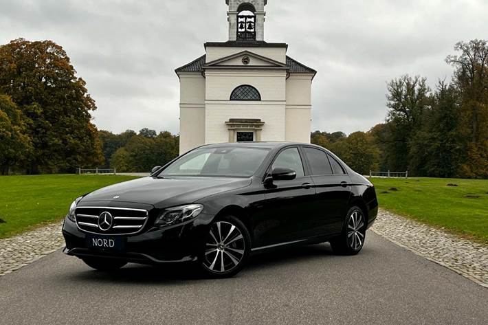 Sort Mercedes E300 de fra 2019 set udefra