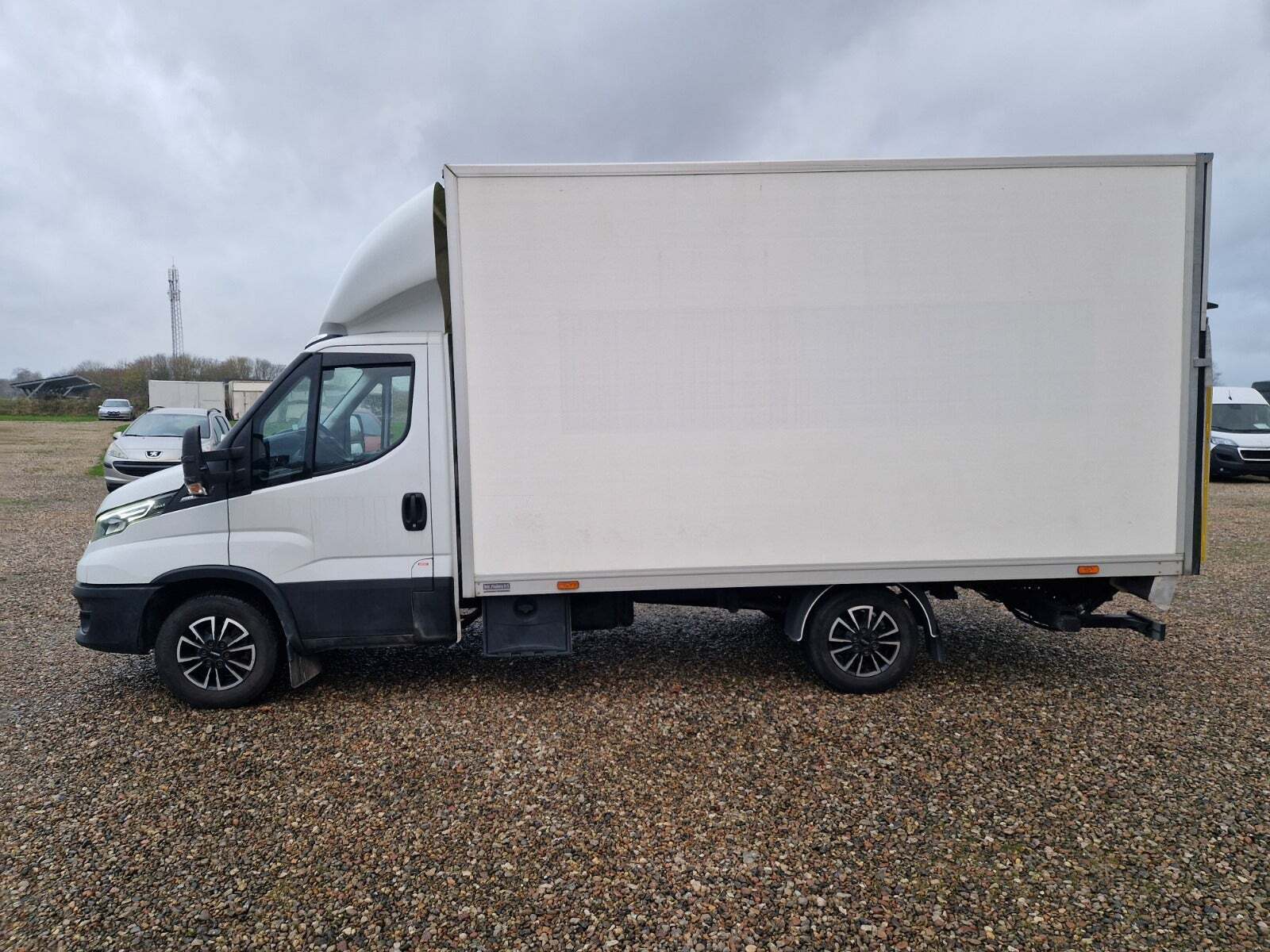 Iveco Daily 2,3 35S16 Alukasse m/lift AG8