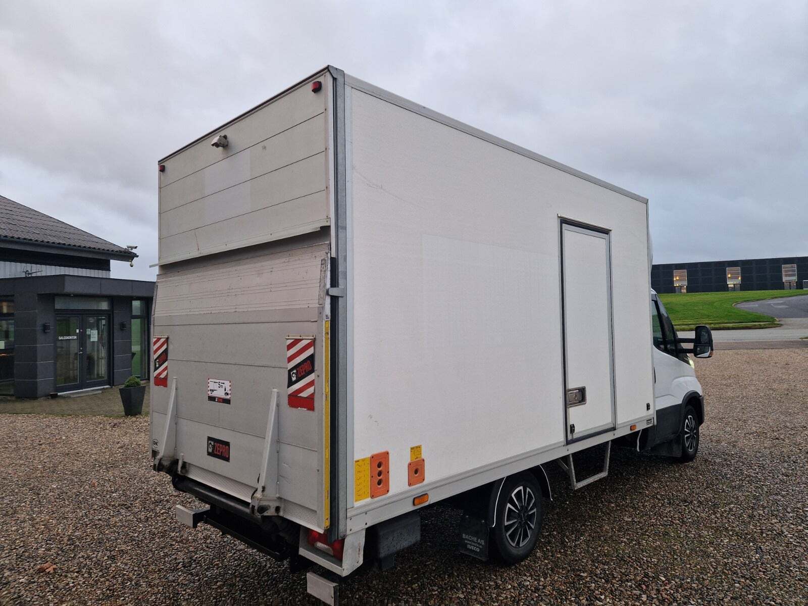 Iveco Daily 2,3 35S16 Alukasse m/lift AG8