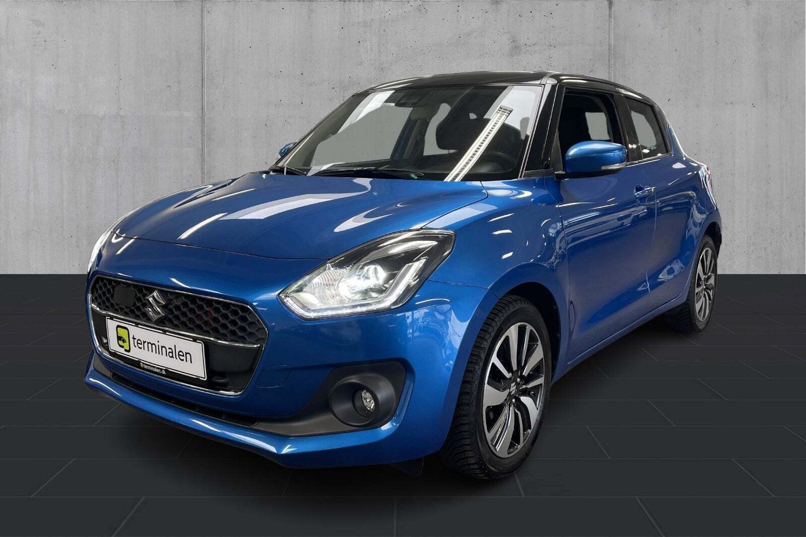 Blå Suzuki Swift fra 2018 set udefra