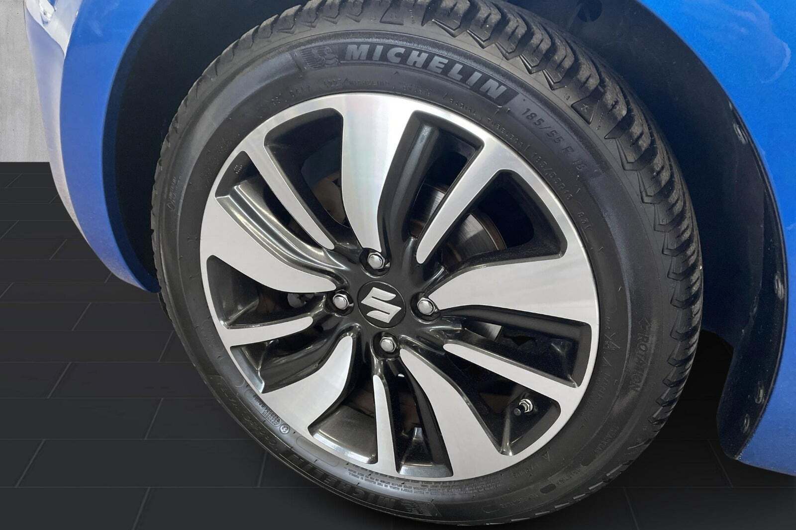 Blå Suzuki Swift fra 2018