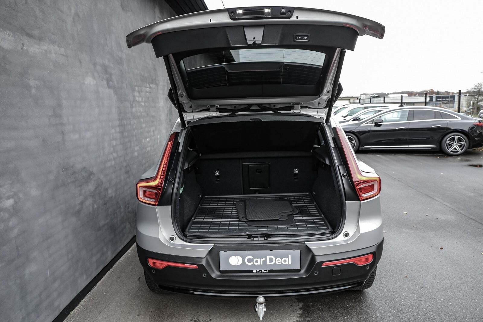 Sølv Volvo XC40 fra 2023