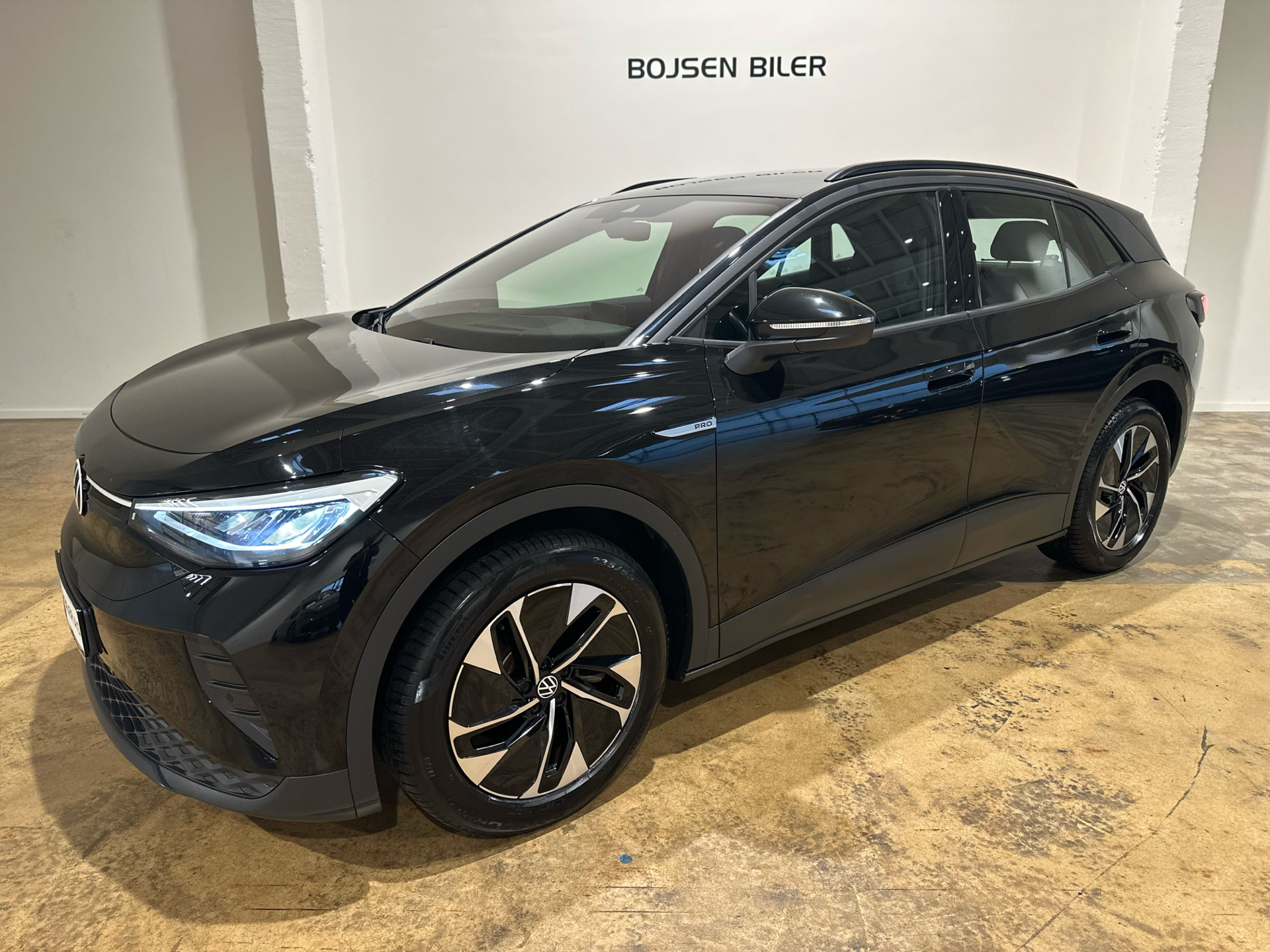 Sort VW ID.4 fra 2022 set udefra