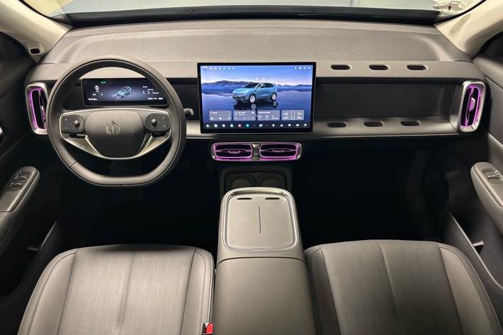 Blå Leapmotor B10 fra 2025