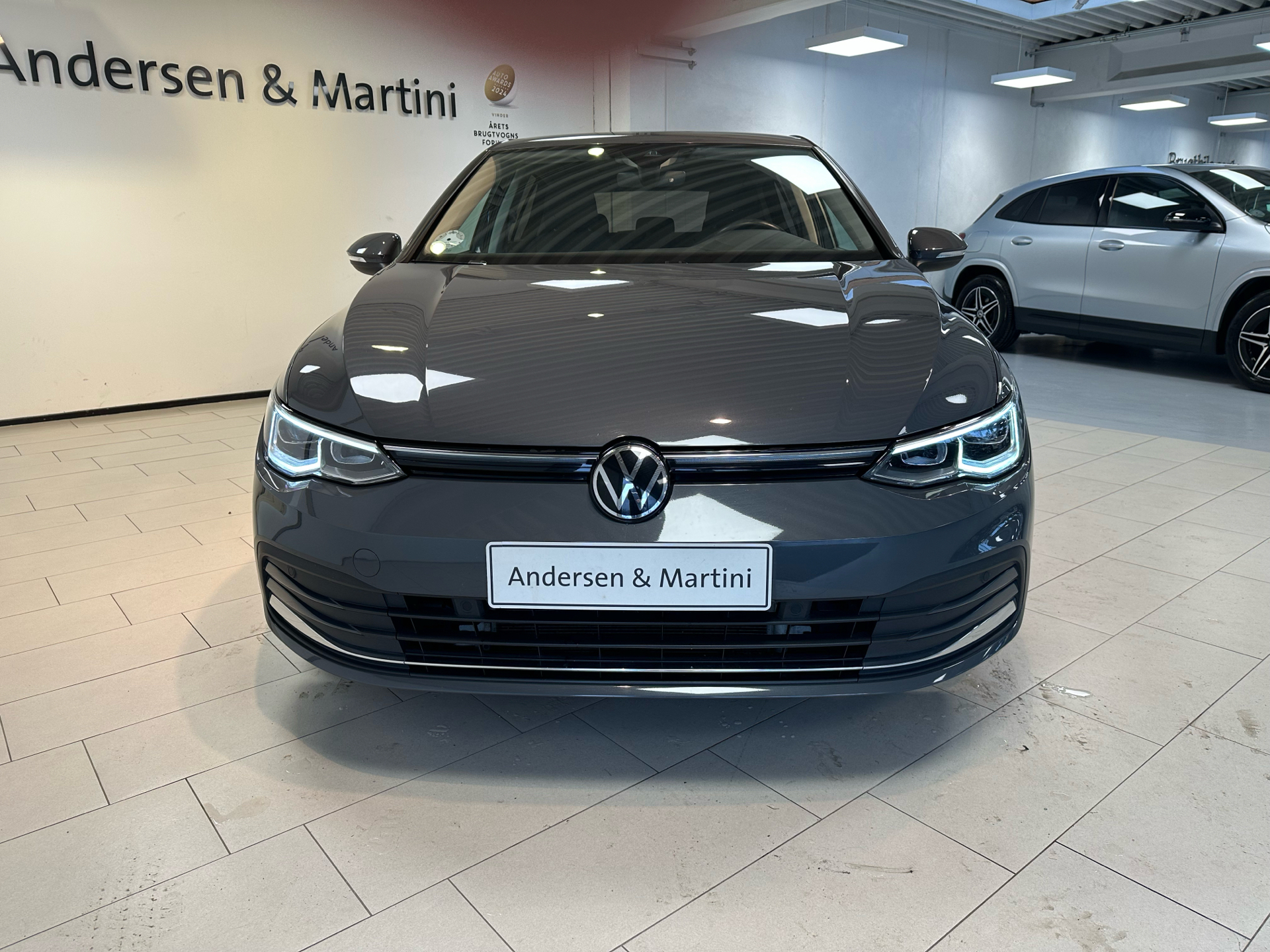 Grå VW Golf fra 2021