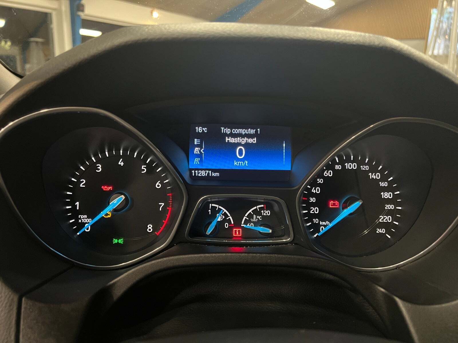 Hvid Ford Focus fra 2017 set indefra