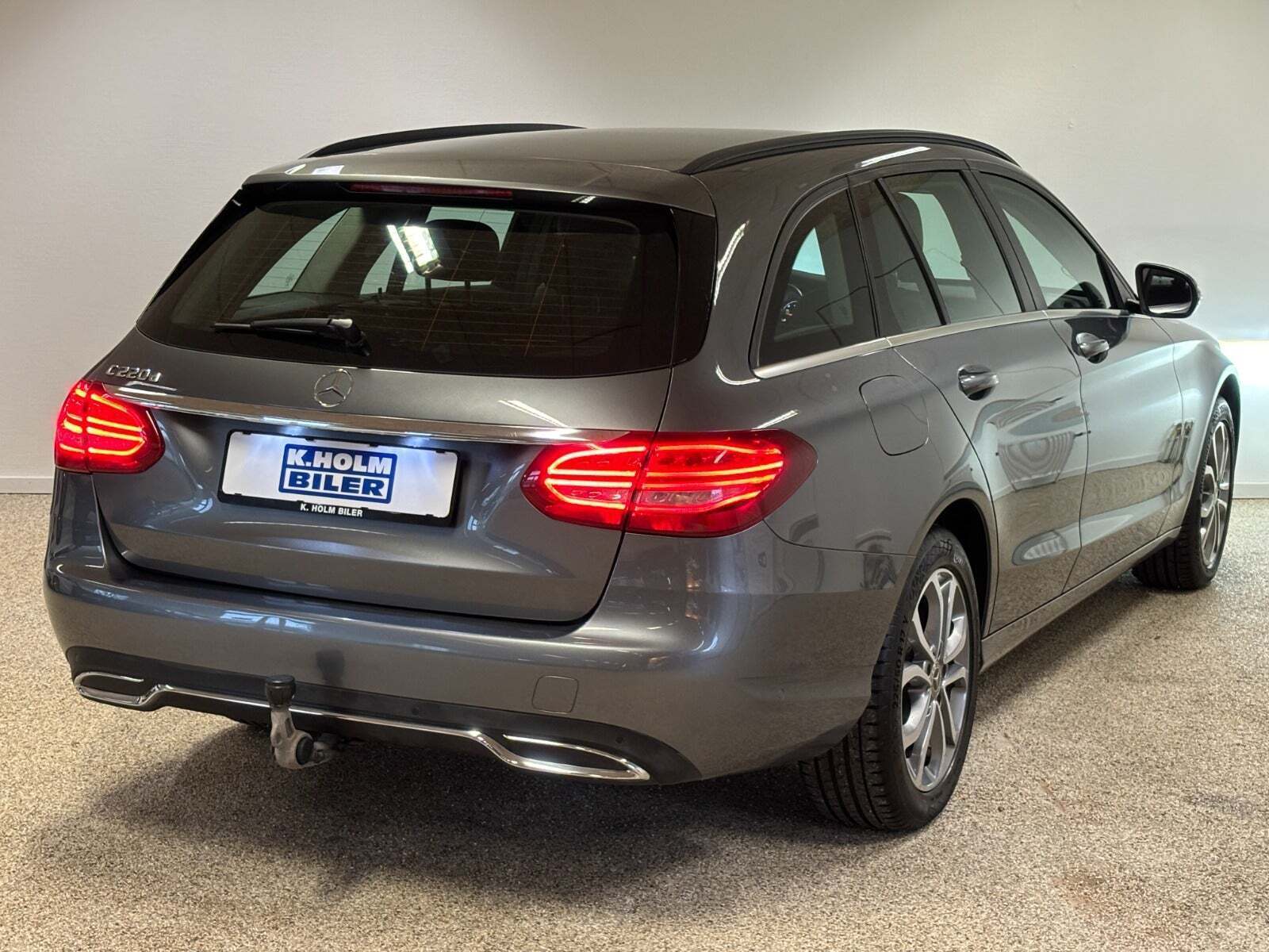 Grå Mercedes C220 d fra 2018