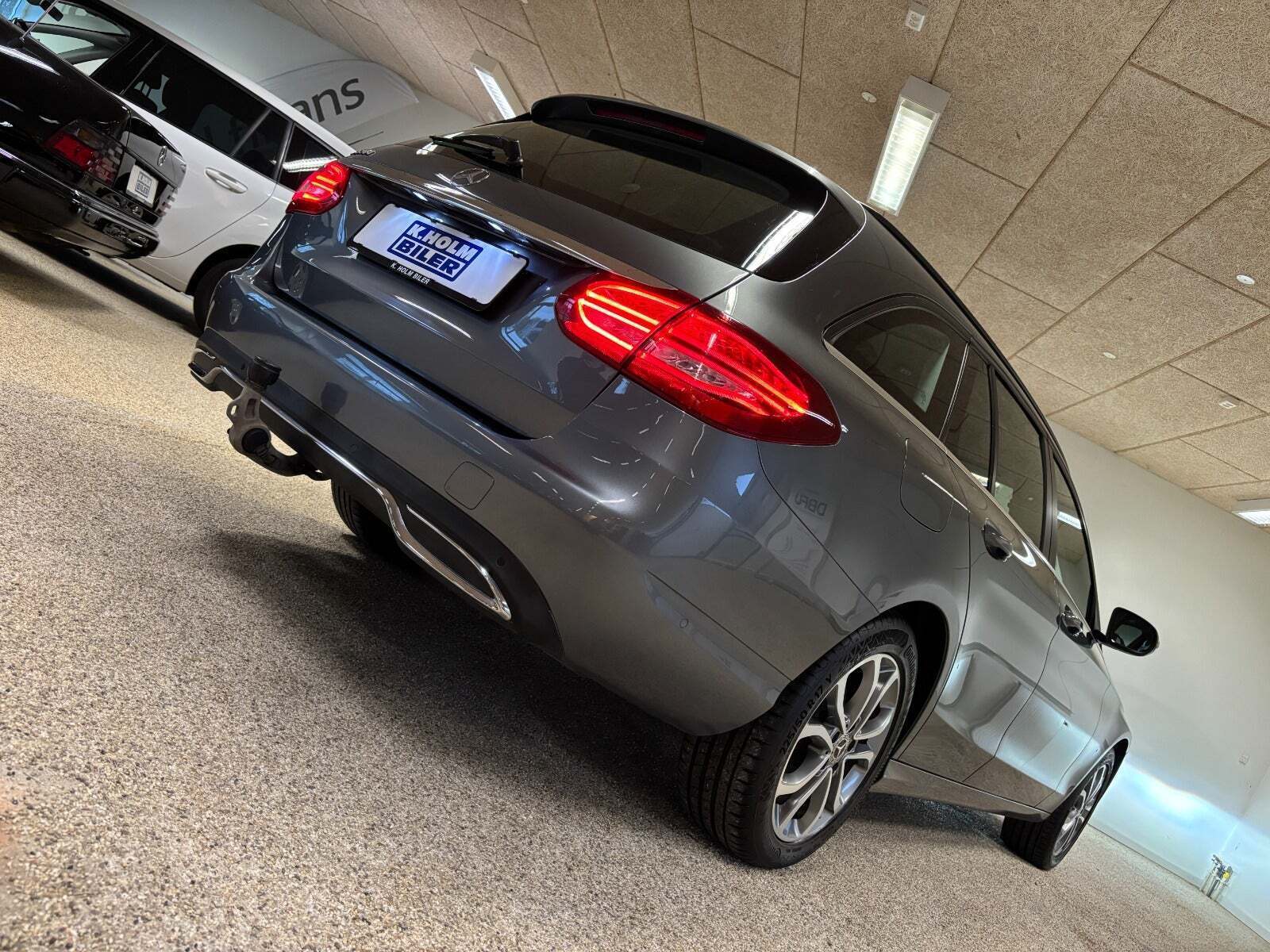 Grå Mercedes C220 d fra 2018