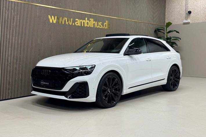 Hvid Audi Q8 fra 2025 set udefra